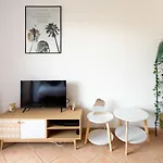 Schönes Studio mit Balkon und Blick auf die Berge in der Nähe aller Annehml