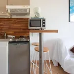 Schönes Studio mit Balkon und Blick auf die Berge in der Nähe aller Annehml