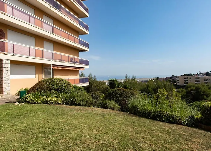 Schönes Studio mit Balkon und Blick auf die Berge in der Nähe aller Annehml