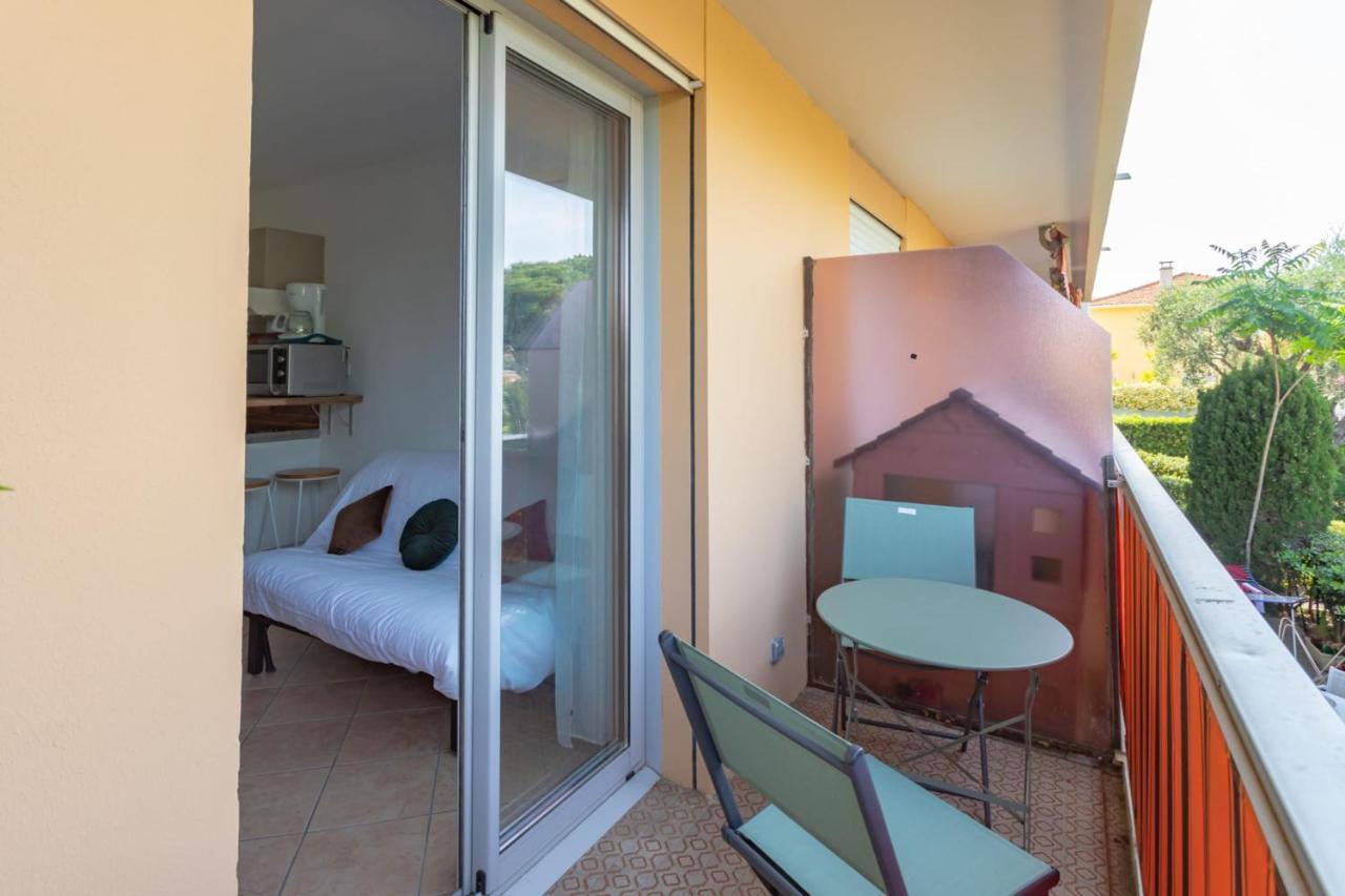 Apartment Schönes Studio mit Balkon und Blick auf die Berge in der Nähe aller Annehml